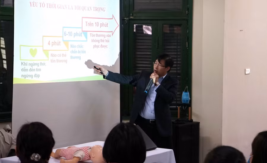 Lớp học lí thuyết của khóa tập huấn