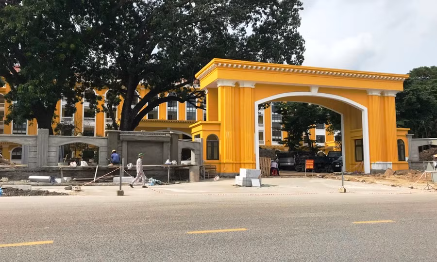 Công trình xây mới Trường THPT Cẩm Phả (TP Cẩm Phả) sẽ được bàn giao đưa vào sử dụng trước ngày 5/9/2023.