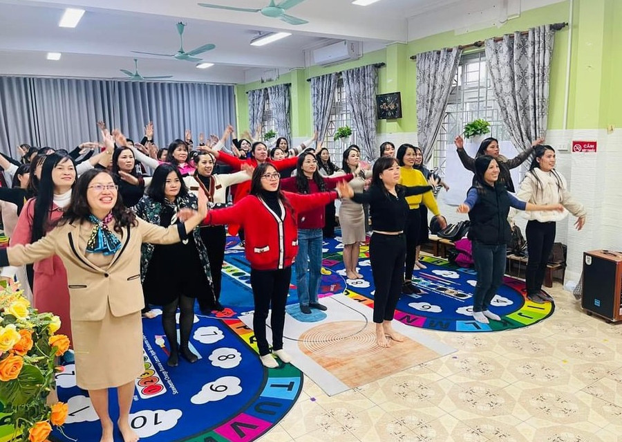 Giáo viên mầm non quận Cầu GIấy (Hà Nội) tích cực tham gia các lớp bồi dưỡng chuyên môn. Giáo viên mầm non quận Cầu GIấy (Hà Nội) tích cực tham gia các lớp bồi dưỡng chuyên môn.
