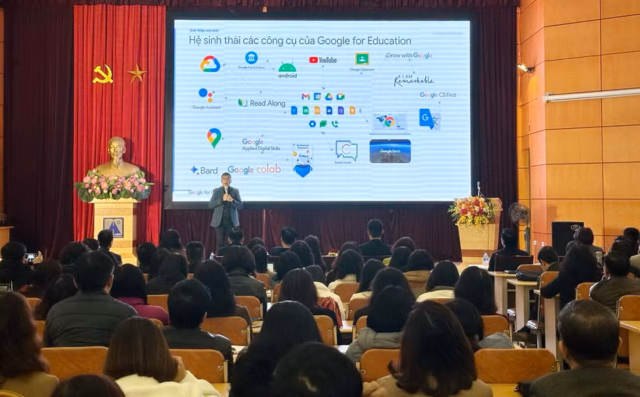 Đại diện Google giới thiệu và Hệ sinh thái Google for Education.