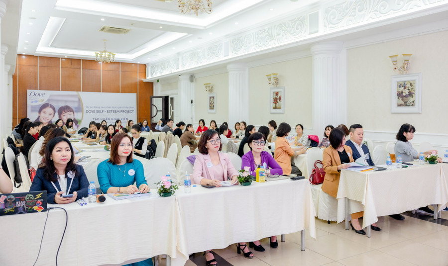 Chương trình tập huấn nâng cao nhận thức về giá trị bản thân, sự tự tin về ngoại hình cho học sinh. Chương trình tập huấn nâng cao nhận thức về giá trị bản thân, sự tự tin về ngoại hình cho học sinh.