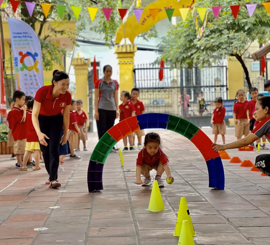 Đội ngũ giáo viên là điều kiện tiên quyết để nâng cao chất lượng dạy học.