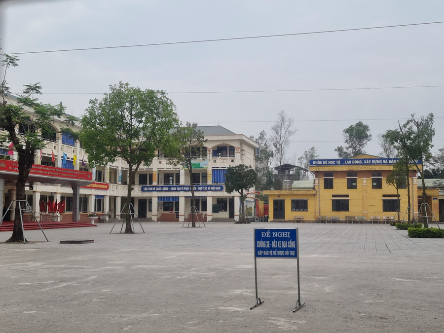 Trường THCS Tả Thanh Oai nơi Hiệu trưởng bị nghiêm khắc phê bình liên quan vụ học sinh xô xát. Trường THCS Tả Thanh Oai nơi Hiệu trưởng bị nghiêm khắc phê bình liên quan vụ học sinh xô xát.