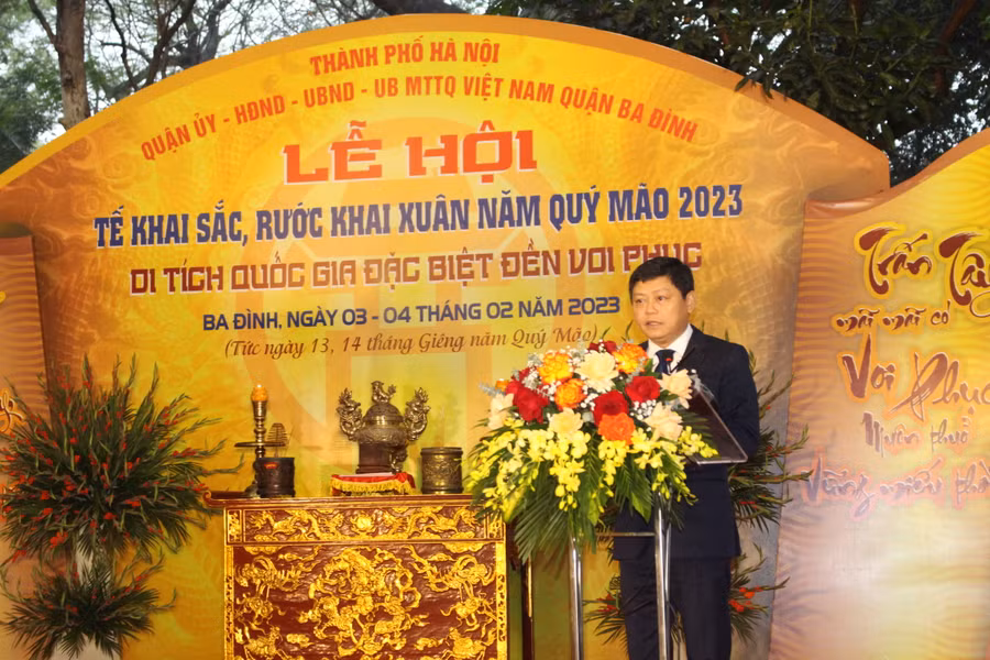 Chủ tịch UBND quận Ba Đình - Tạ Nam Chiến phát biểu khai mạc lễ hội.