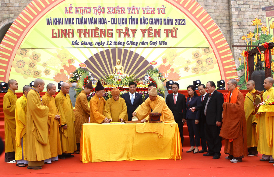 Các đại biểu tại lễ khai hội Xuân Tây Yên Tử và khai mạc Tuần Văn hóa - Du lịch tỉnh Bắc Giang năm 2023. Các đại biểu tại lễ khai hội Xuân Tây Yên Tử và khai mạc Tuần Văn hóa - Du lịch tỉnh Bắc Giang năm 2023.