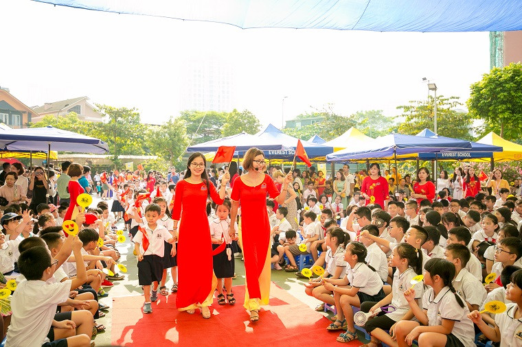 Hơn 1000 học sinh, sáng nay tại trường Tiểu học & THCS Everest buổi Lễ khai giảng năm học 2019 – 2020.