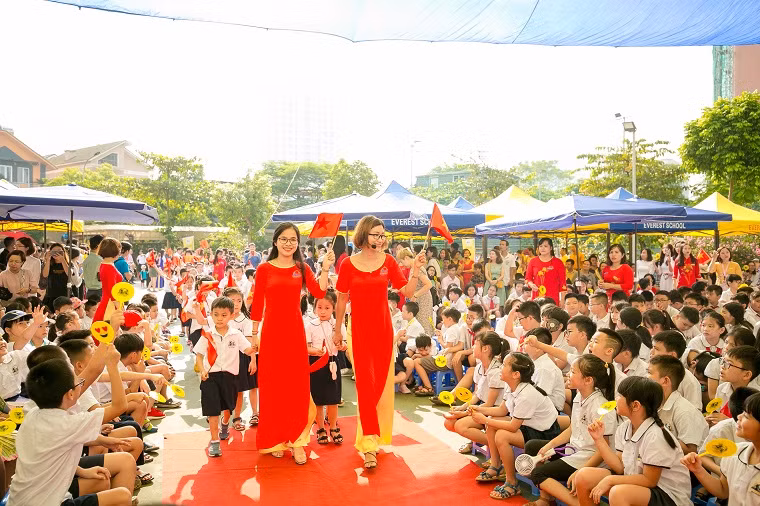 Hơn 1000 học sinh, sáng nay tại trường Tiểu học & THCS Everest buổi Lễ khai giảng năm học 2019 – 2020.
