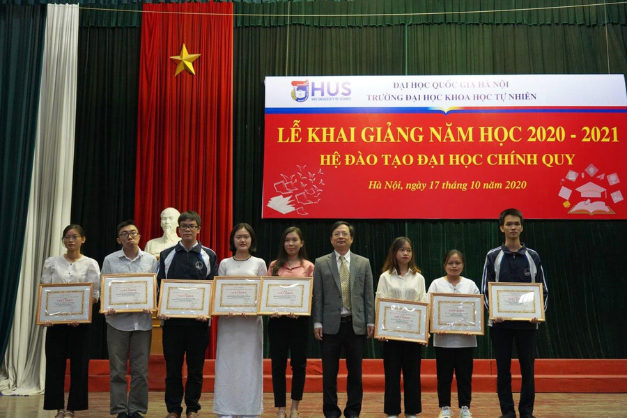 Tiến Anh nhận danh hiệu sinh viên xuất sắc cấp Trường ĐH Khoa học Tự nhiên năm 2020. Tiến Anh nhận danh hiệu sinh viên xuất sắc cấp Trường ĐH Khoa học Tự nhiên năm 2020.