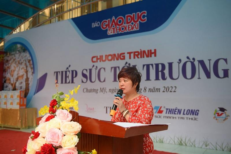 Bà Dương Thị Thanh Hương - Phó Tổng Biên tập Báo Giáo dục và Thời đại phát biểu. Ảnh Thế Đại