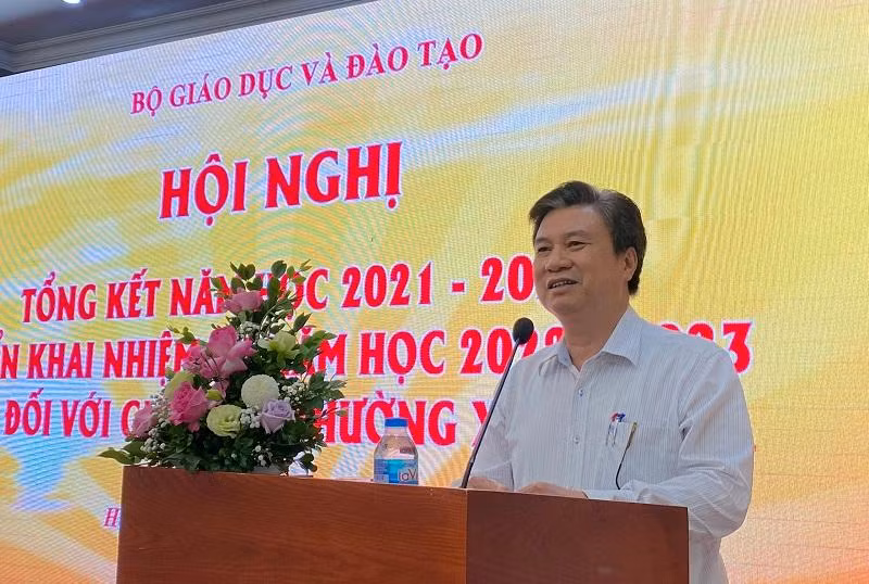 Thứ trưởng Bộ GD&ĐT Nguyễn Hữu Độ phát biểu tại hội nghị. Ảnh Ngô Chuyên.