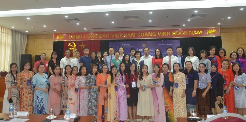 80 giáo viên tham gia tập huấn giảng dạy tiếng Việt cho người Việt Nam ở nước ngoài năm 2022. Ảnh Ngô Chuyên. 80 giáo viên tham gia tập huấn giảng dạy tiếng Việt cho người Việt Nam ở nước ngoài năm 2022. Ảnh Ngô Chuyên.