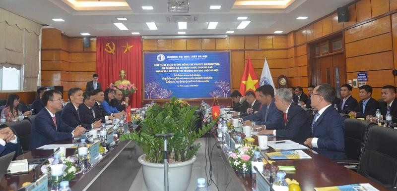 Quang cảnh buổi làm việc. Ảnh Ngô Chuyên. Quang cảnh buổi làm việc. Ảnh Ngô Chuyên.