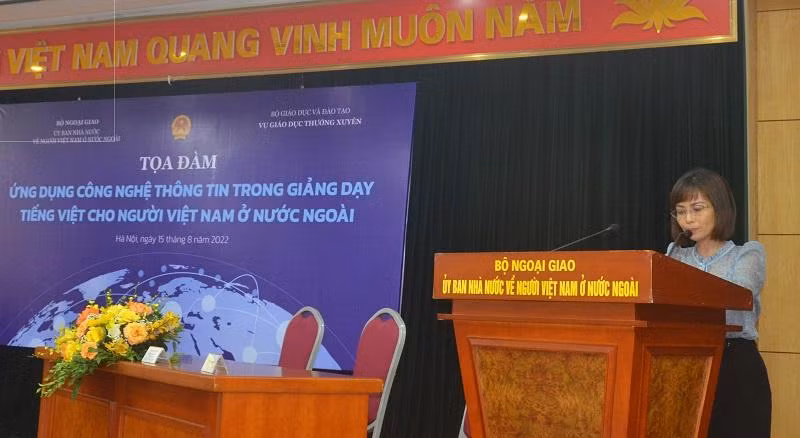 ThS Bùi Thiên Dương - chuyên viên chính Vụ Giáo dục Thường xuyên, Bộ GD&ĐT thông tin về chương trình, nội quy khóa tập huấn. Ảnh Ngô Chuyên. ThS Bùi Thiên Dương - chuyên viên chính Vụ Giáo dục Thường xuyên, Bộ GD&ĐT thông tin về chương trình, nội quy khóa tập huấn. Ảnh Ngô Chuyên.