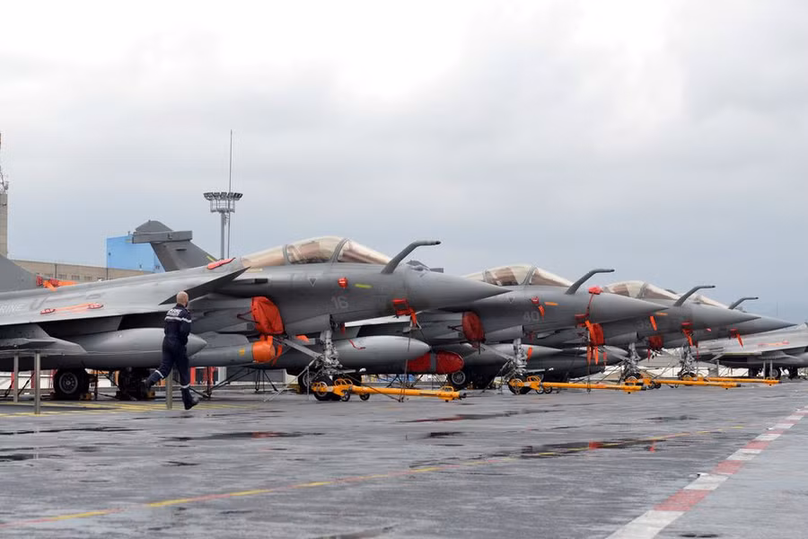 Pháp ký hợp đồng cung cấp 30 máy bay cho Ai Cập.