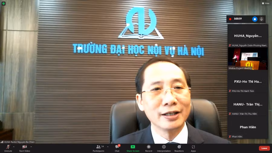 PGS.TS Nguyễn Bá Chiến, Hiệu trưởng Trường Đại học Nội vụ Hà Nội phát biểu khai mạc.