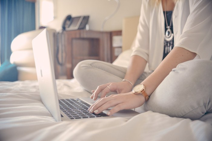 Mẹo làm mát laptop bị nóng