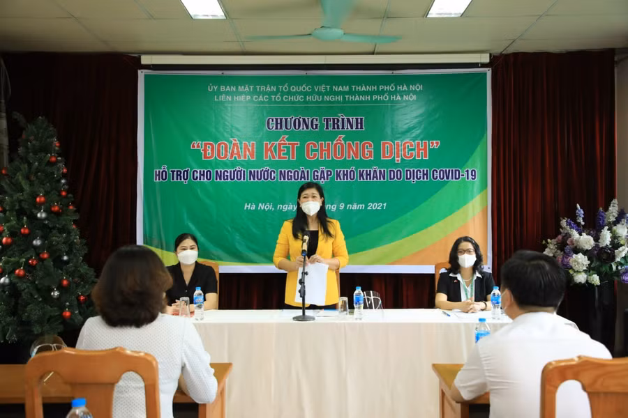 Chủ tịch Ủy ban Mặt trận Tổ quốc Việt Nam TP Hà Nội Nguyễn Lan Hương phát biểu tại chương trình.