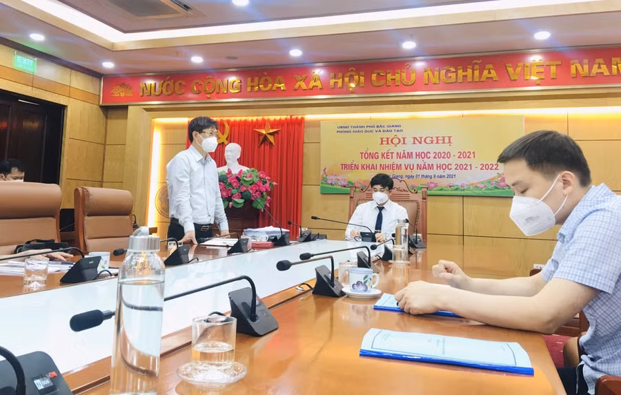 Ông Nguyễn Hữu Đính - Phó Chủ tịch TP Bắc Giang phát biểu tại Hội nghị.