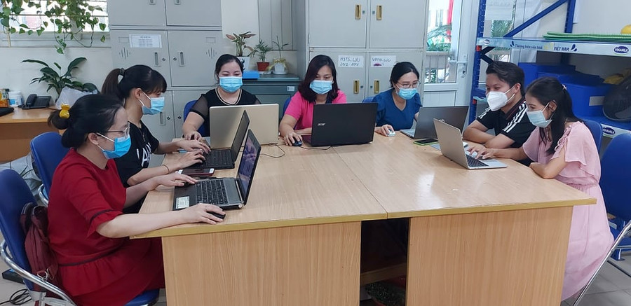 Giáo viên Trường Tiểu học Vũ Xuân Thiều chuẩn bị cho Lễ khai giảng trực tuyến. Giáo viên Trường Tiểu học Vũ Xuân Thiều chuẩn bị cho Lễ khai giảng trực tuyến.