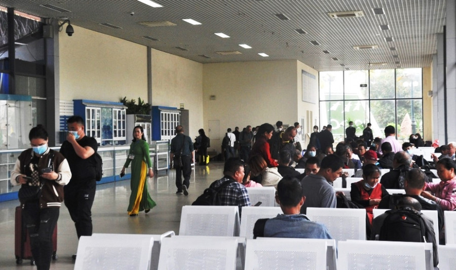 Theo thống kê, đến 11h, đã có 1.263 người xuất nhập cảnh qua cửa khẩu quốc tế Móng Cái, trong đó có 632 người nhập cảnh và 604 người xuất cảnh, chủ yếu là cư dân biên giới 2 nước.