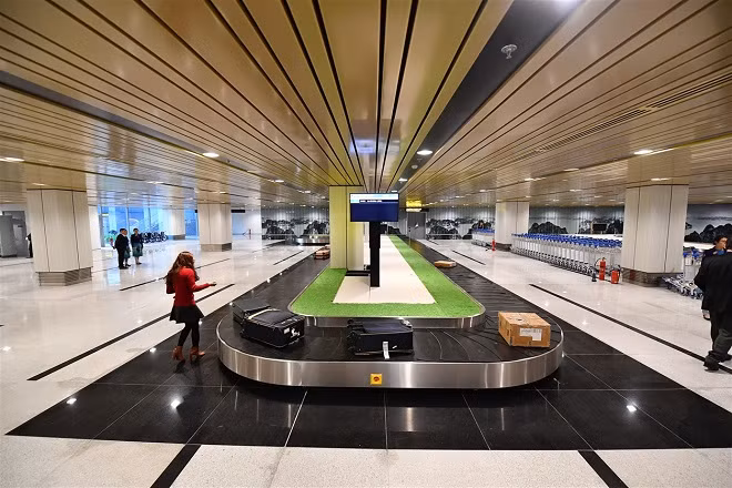 Băng tải hành lý ký gửi hiện đại tại nhà ga sân bay quốc tế Vân Đồn