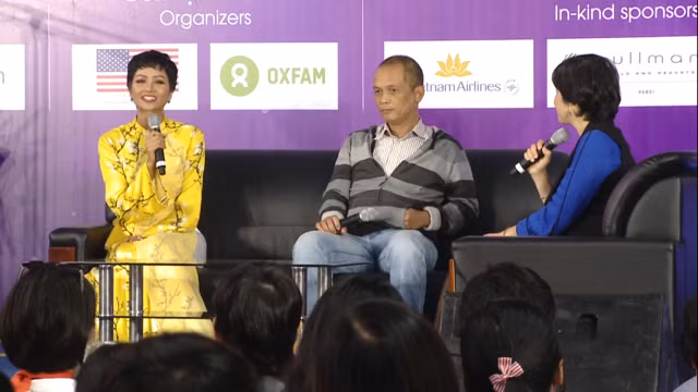 Hoa hậu H’Hen Niê chia sẻ và truyền cảm hứng cho các bạn trẻ.