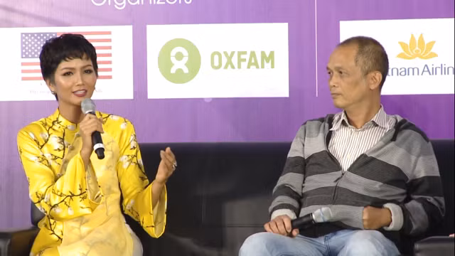 H’Hen Niê và cựu CEO FPT - Nguyễn Thành Nam. H’Hen Niê và cựu CEO FPT - Nguyễn Thành Nam.