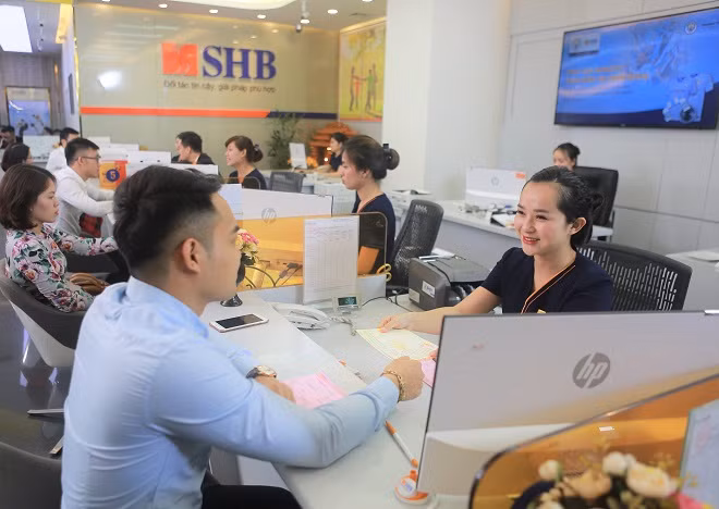 SHB dành hàng ngàn quà tặng cho khách hàng gửi tiền dịp năm mới.