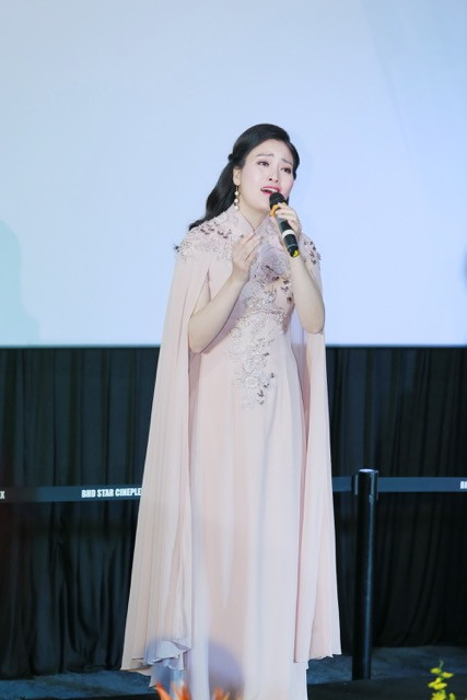 Sao Mai Huyền Trang thể hiện bài hát : "Mẹ là điều tuyệt vời nhất" bằng cả trái tim