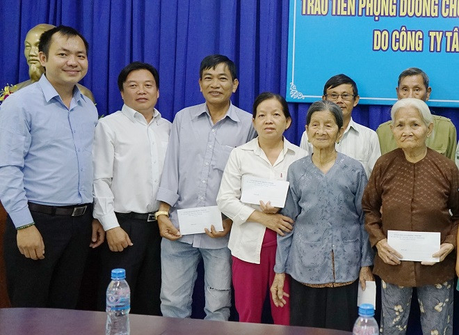 Những phần quà do Tập đoàn Tân Hiệp Phát trao tặng góp phần mang đến cho các hộ gia đình một mùa xuân ấm áp