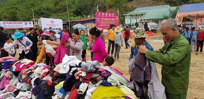 Hội chợ từ thiện thu hút đông đảo người dân. Hội chợ từ thiện thu hút đông đảo người dân.