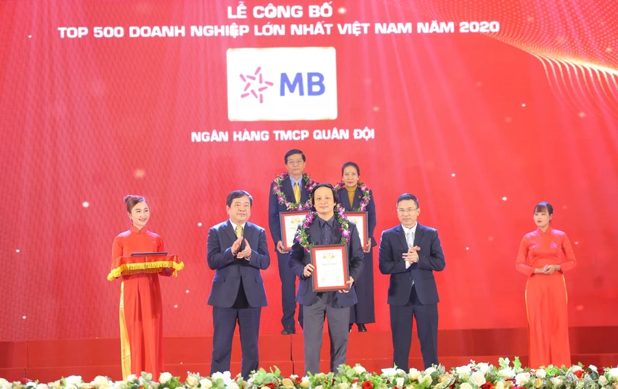 MB đứng vị trí thứ 30 trong Top 500 Doanh nghiệp lớn nhất Việt Nam.