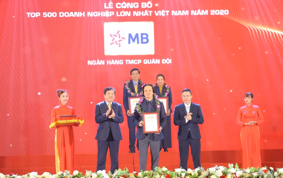 MB đứng vị trí thứ 30 trong Top 500 Doanh nghiệp lớn nhất Việt Nam.