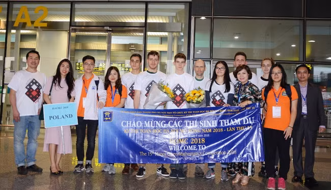 Đoàn học sinh Ba Lan dự thi HOMC 2018