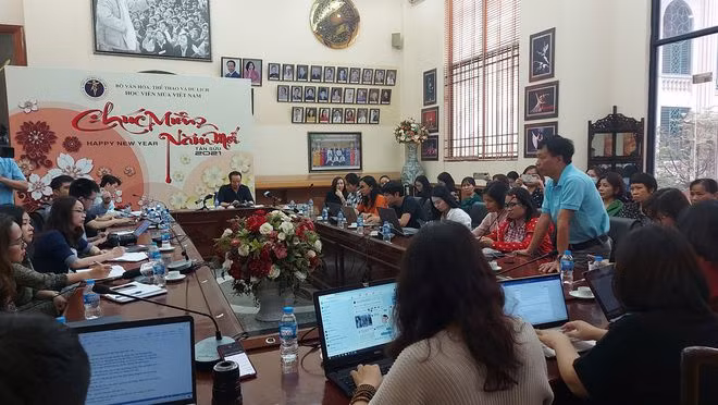 Cuộc gặp giữa lãnh đạo Học viện Múa Việt Nam với báo chí và một số phụ huynh chiều 1/4