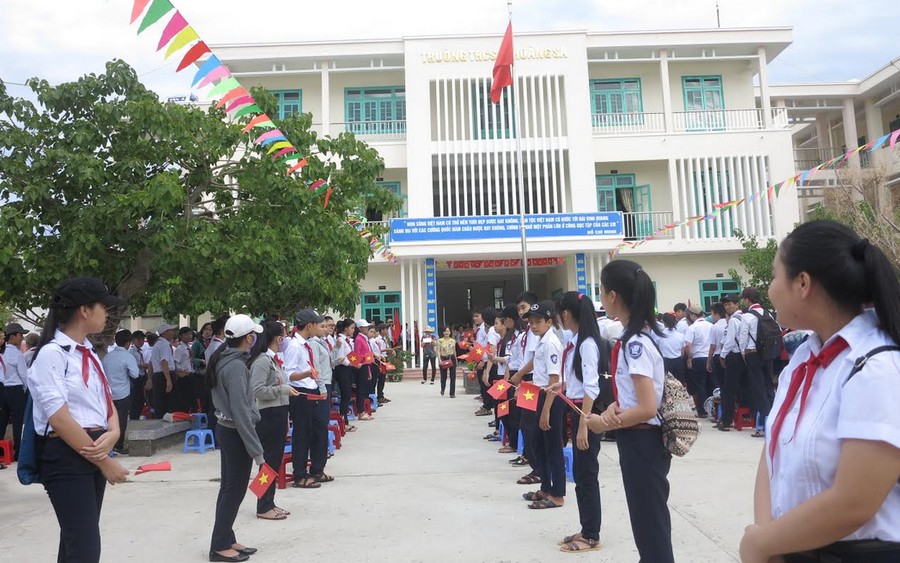 Lễ tổng duyệt khai giảng tại trường THCS Hoàng Sa.