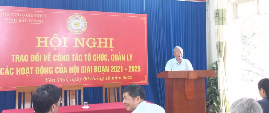 Ông Nguyễn Đức Hiền – Chủ tịch Hội Cựu giáo chức tỉnh Bắc Giang phát biểu. Ông Nguyễn Đức Hiền – Chủ tịch Hội Cựu giáo chức tỉnh Bắc Giang phát biểu.