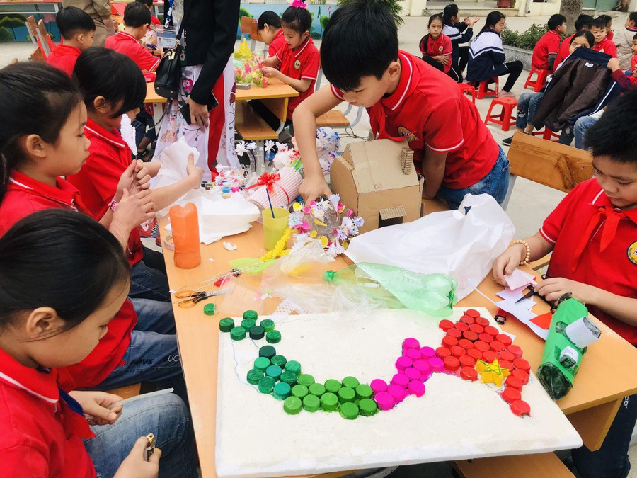 Với vai trò Tổng phụ trách Đội, cô Chu Thị Hoa tạo ra các sân chơi bổ ích giúp học sinh hào hứng trong học tập.