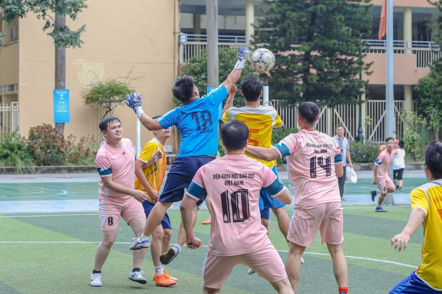 Một số hình ảnh trận chung kết giữa đội Báo Giáo dục và Thời đại với Viện Khoa học Giáo dục Việt Nam.