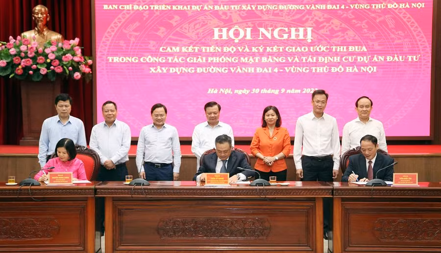 Ký kết giao ước thi đua trong công tác GPMB và tái định cư Dự án Vành đai 4 - Vùng Thủ đô Hà Nội.