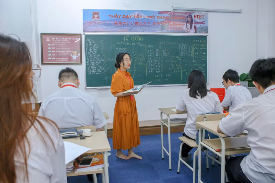 Học sinh trường THPT Hoàng Long được tiếp cận sớm và có nhiều lựa chọn hướng nghiệp đi du học tới Anh, Mỹ, Úc, Canada, Nhật Bản, Hàn Quốc...