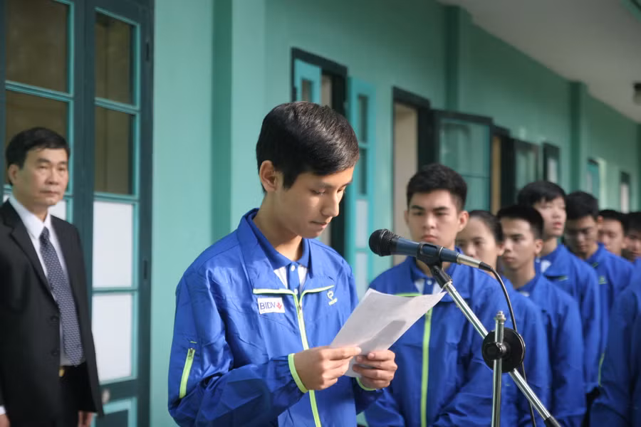 Nguyễn Quang Nam phát biểu tại lễ báo công dâng Bác