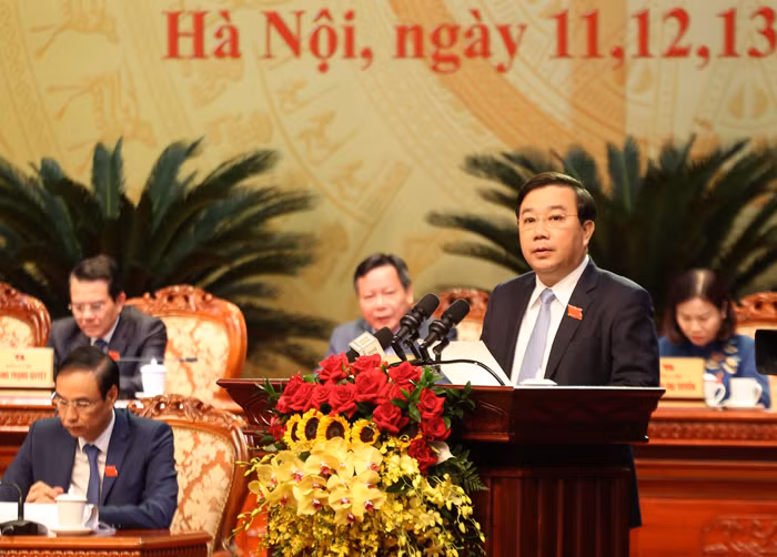 Giám đốc Sở GD&ĐT Hà Nội Chử Xuân Dũng trình bày tham luận