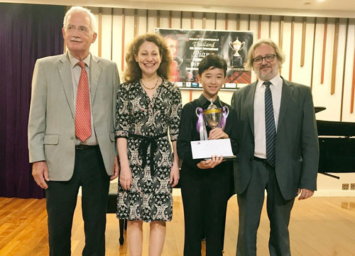 Võ Minh Quang tại một cuộc thi âm nhạc Võ Minh Quang tại một cuộc thi âm nhạc