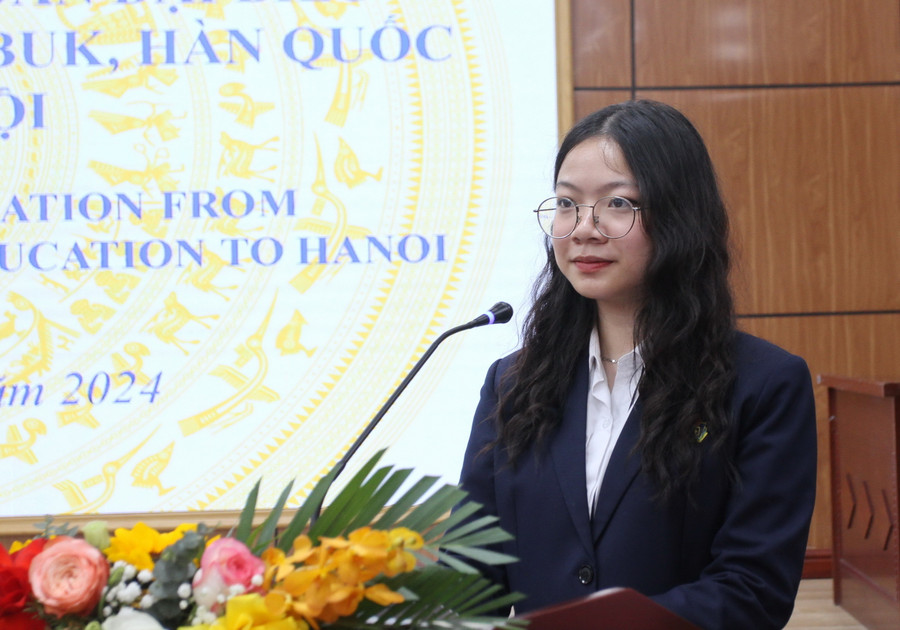 Đỗ Phương Anh, học sinh lớp 11D6, Trường THPT Việt Đức (quận Hoàn Kiếm) chia sẻ tại chương trình. Đỗ Phương Anh, học sinh lớp 11D6, Trường THPT Việt Đức (quận Hoàn Kiếm) chia sẻ tại chương trình.