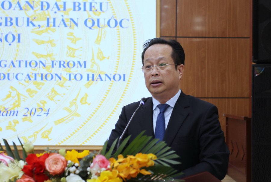 Giám đốc Sở GD&ĐT Hà Nội Trần Thế Cương chia sẻ tại buổi làm việc Giám đốc Sở GD&ĐT Hà Nội Trần Thế Cương chia sẻ tại buổi làm việc