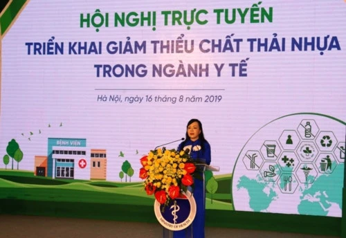 Bộ trưởng Bộ Y tế Nguyễn Thị Kim Tiến phát biểu chỉ đạo tại Hội nghị trực tuyến.