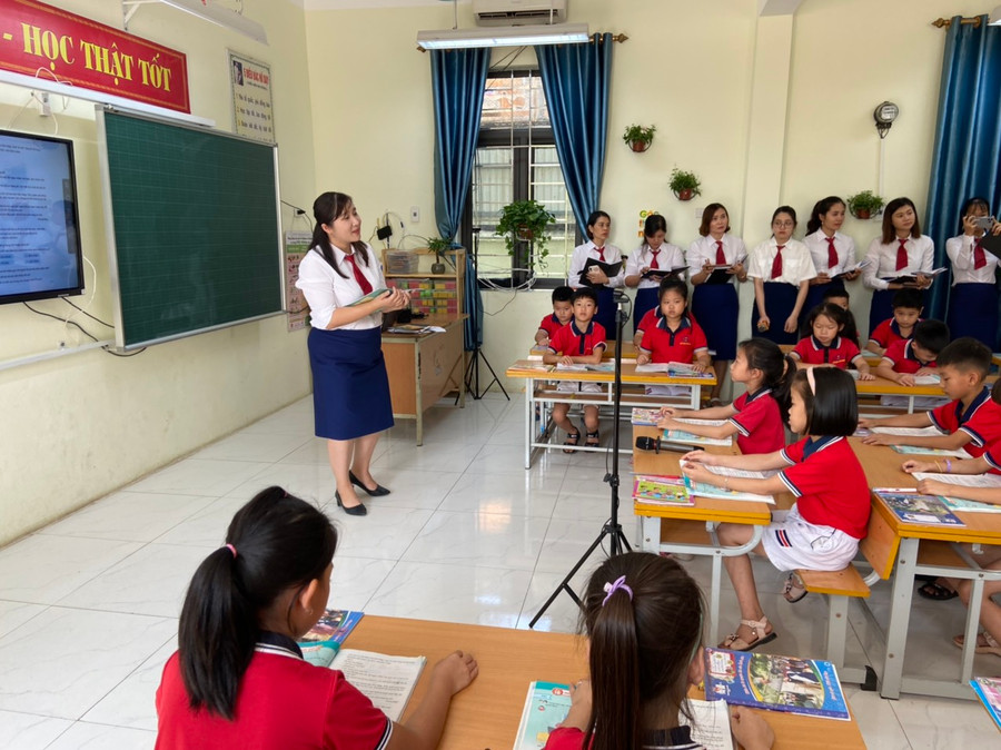 Ứng dựng CNTT tại lớp học của Trường Tiểu học Bích Sơn (huyện Việt Yên). Ứng dựng CNTT tại lớp học của Trường Tiểu học Bích Sơn (huyện Việt Yên).