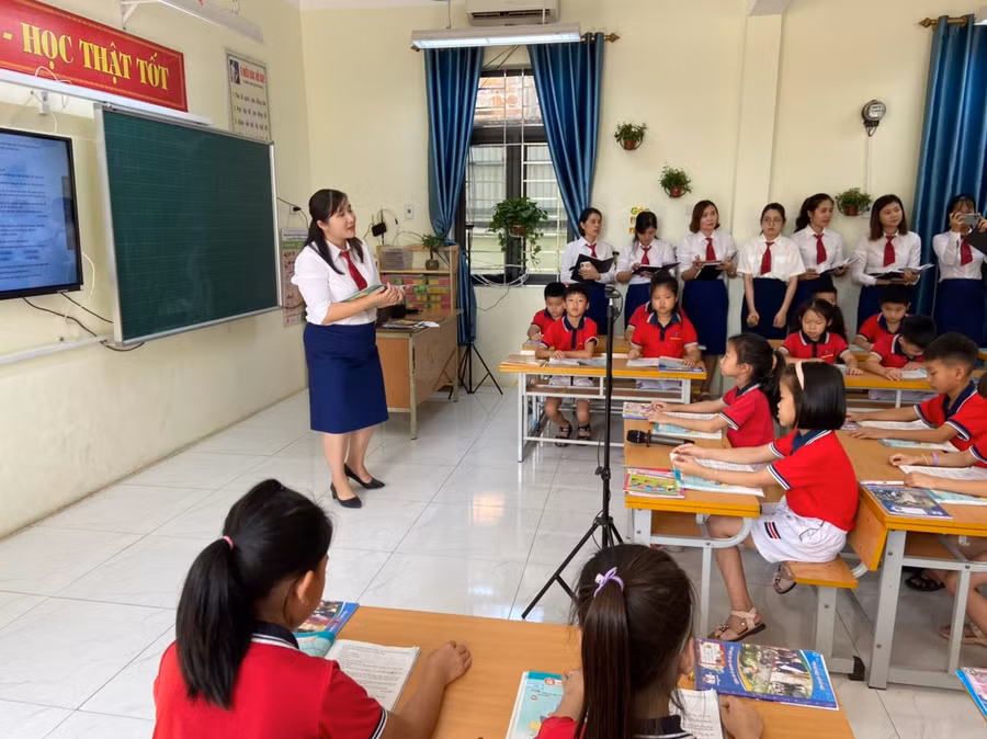 Ứng dựng CNTT tại lớp học của Trường Tiểu học Bích Sơn (huyện Việt Yên).