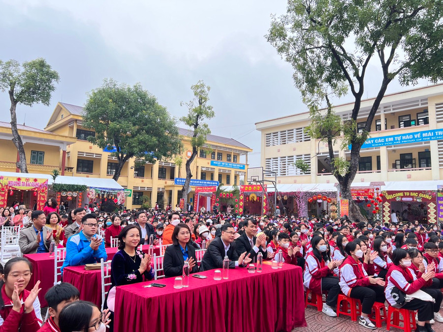 Quang cảnh ngày hội. Quang cảnh ngày hội.